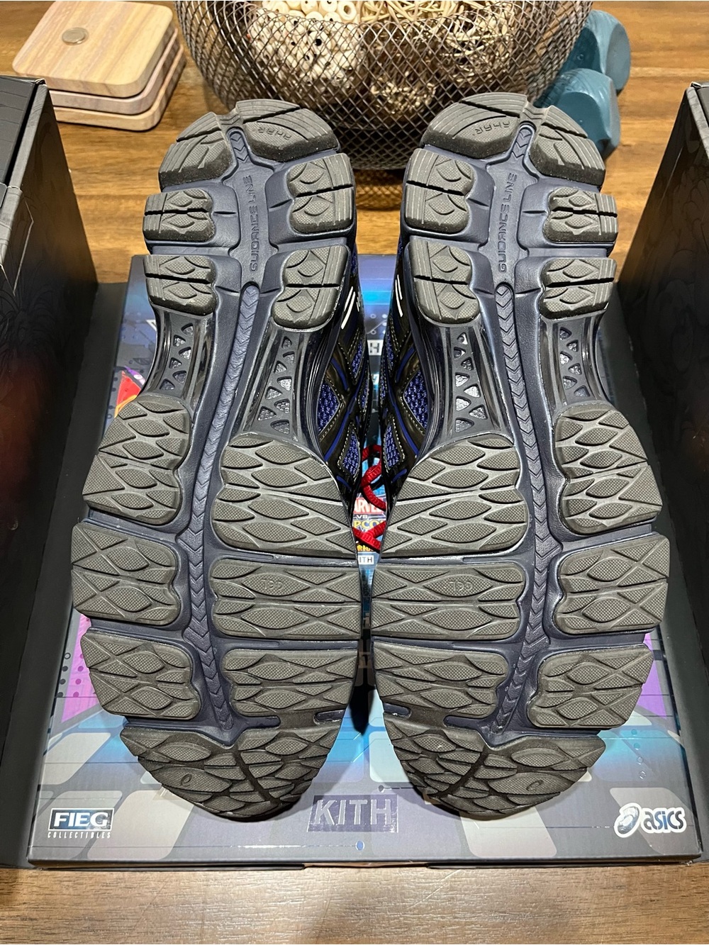 Asics x Kith x Marvel Comics Kayano 12.1 Captain America SZ 12 - Picture 9 of 13